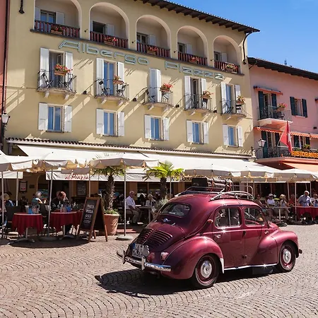 Piazza & Restaurants 아스꼬나