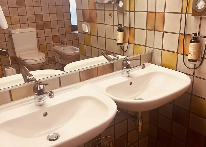 阿斯科纳广场餐厅酒店 2* 阿斯科纳