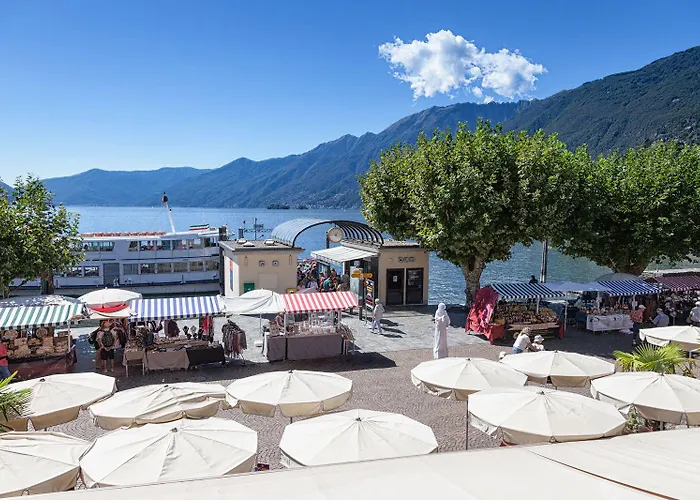 阿斯科纳广场餐厅酒店